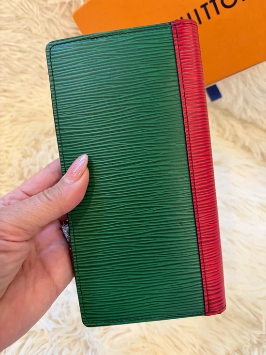 LOUIS VUITTON EPI LEATHER BIFOLD WALLET - Picture 5 of 7